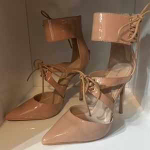 Lola shoetique cut out pointed stiletto